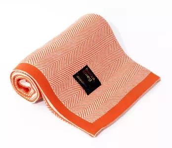 Koc bawełniany w jodełkę dla dziecka ceglany