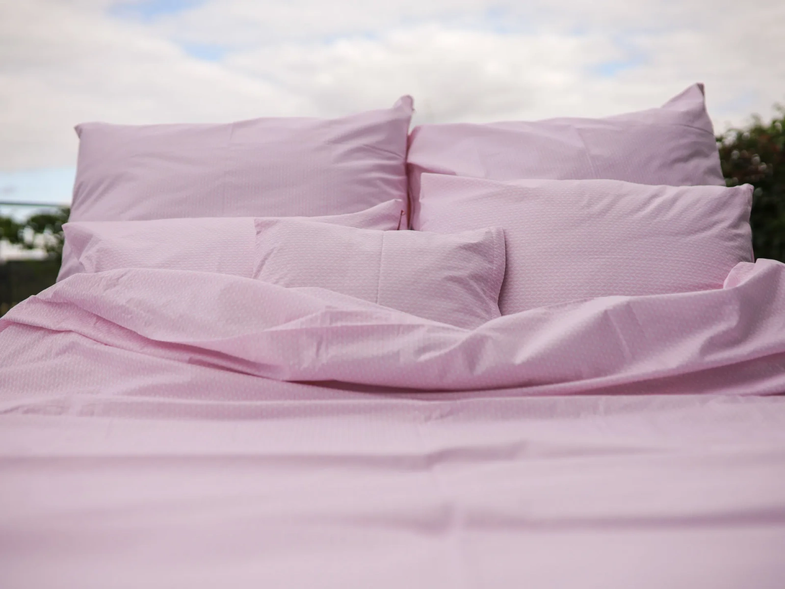 Komfortowa pościel bawełniana róż - biel jodełka